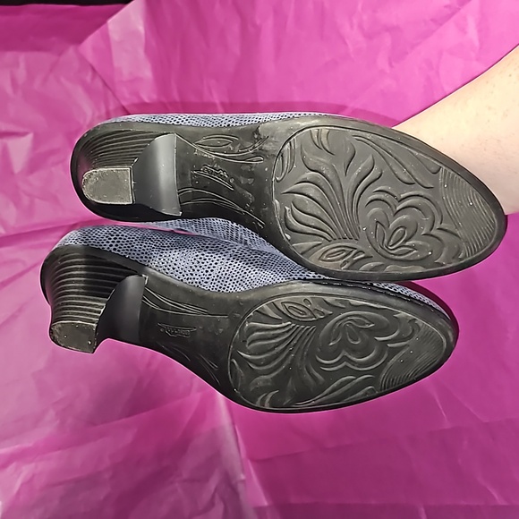 Earth Bluish gray suede/leather pumps (depending on lighting). Sz. 8 EUC - Picture 13 of 16